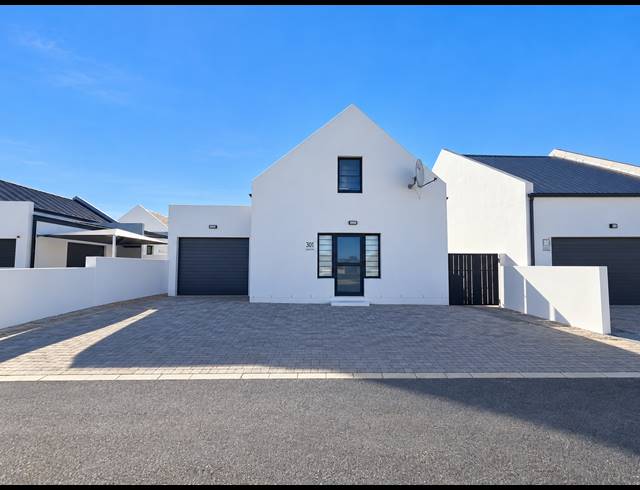 3 BEDROOM FREEHOLD FOR SALE IN BRITANNIA BEACH ESTATE